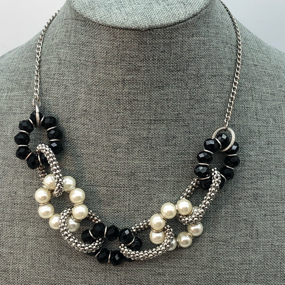 Statement piece New York necklace